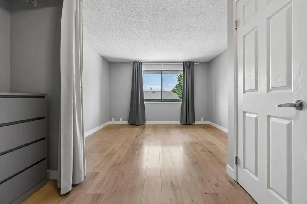 5019 46 Avenue SW Calgary AB T3E 6R1