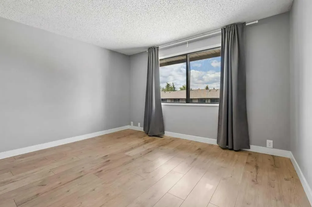 5019 46 Avenue SW Calgary AB T3E 6R1