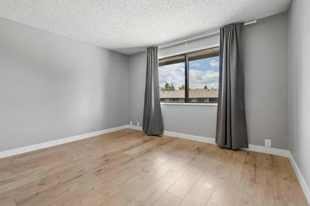 5019 46 Avenue SW Calgary AB T3E 6R1