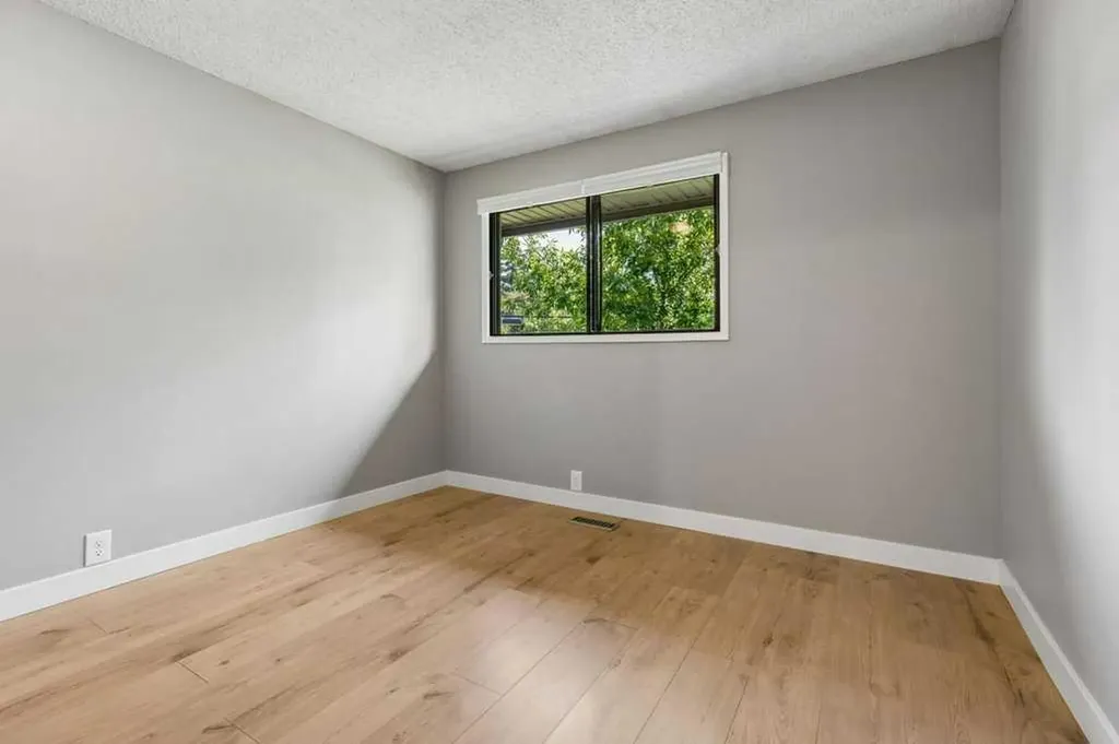 5019 46 Avenue SW Calgary AB T3E 6R1
