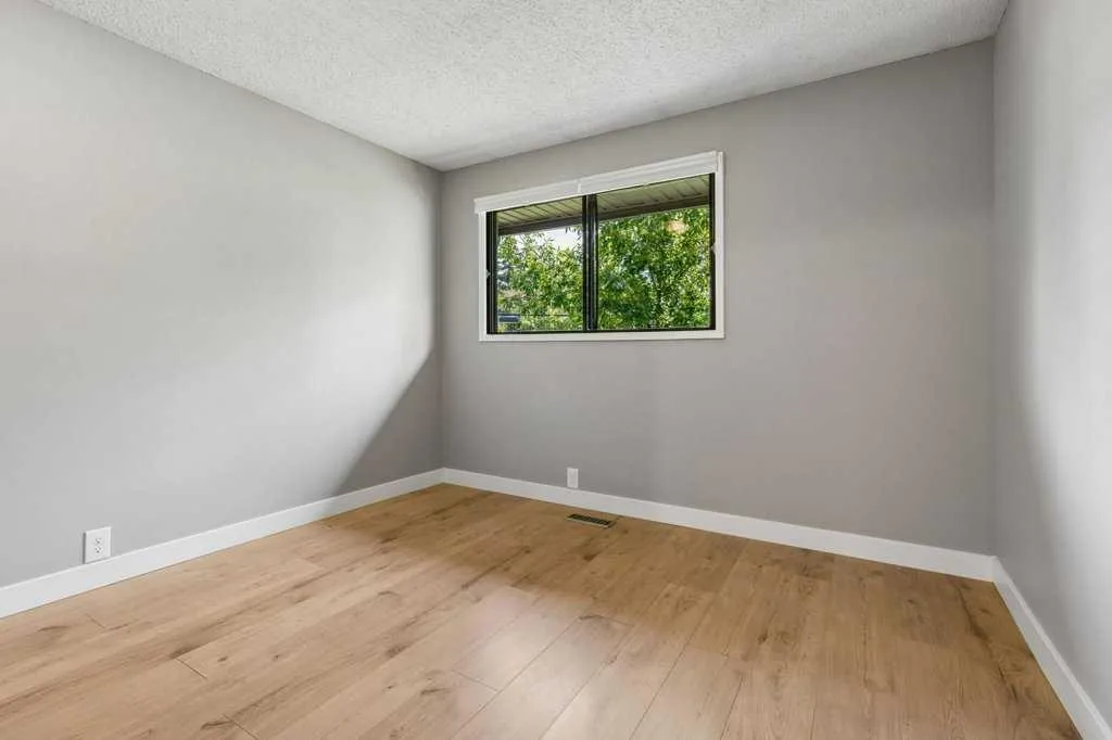 5019 46 Avenue SW Calgary AB T3E 6R1