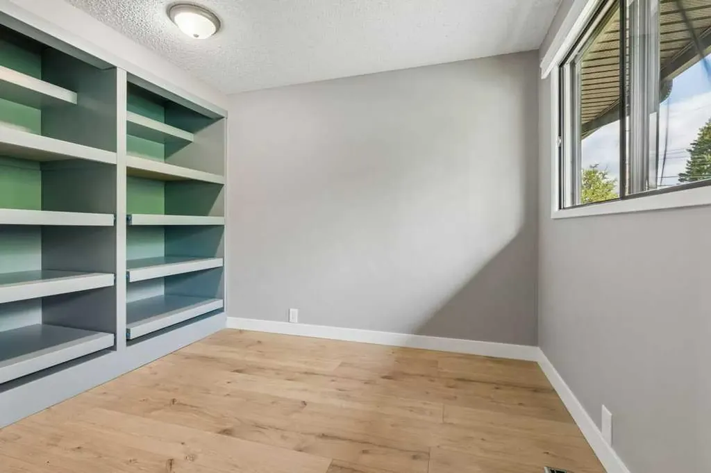 5019 46 Avenue SW Calgary AB T3E 6R1