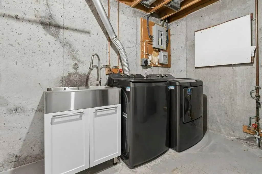5019 46 Avenue SW Calgary AB T3E 6R1