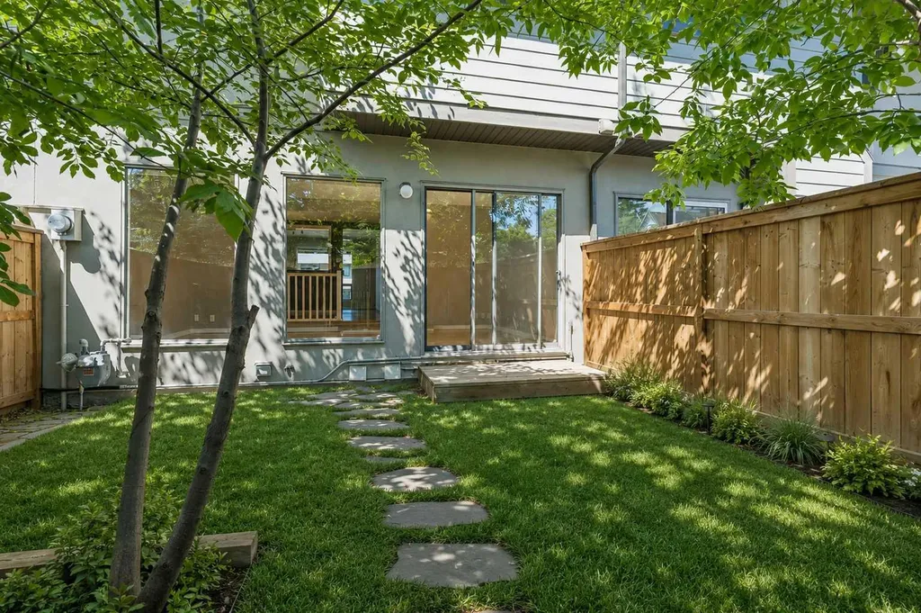 5019 46 Avenue SW Calgary AB T3E 6R1