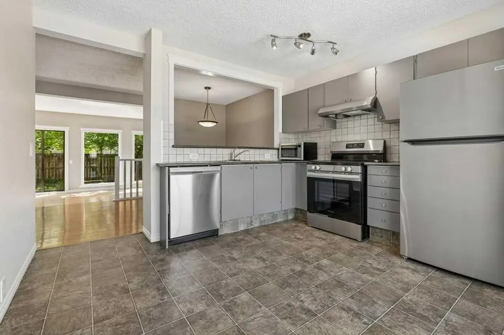 5019 46 Avenue SW Calgary AB T3E 6R1