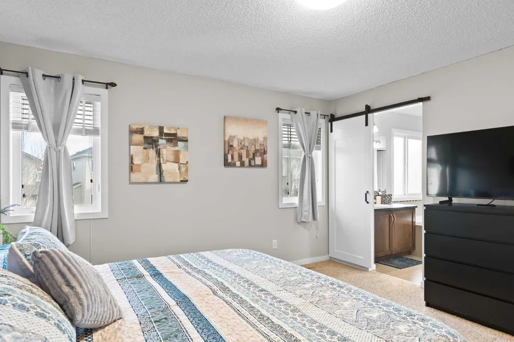74 Hillcrest Street SW Airdrie AB T4B 0Y7