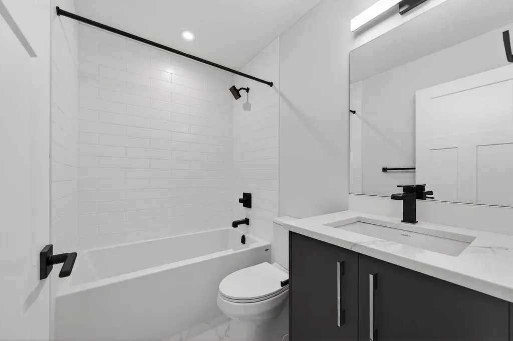 709 Dawson Common Chestermere AB T1X 1Z7