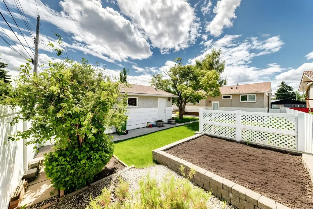 1208 Mackid Road NE Calgary AB T2E 6B1
