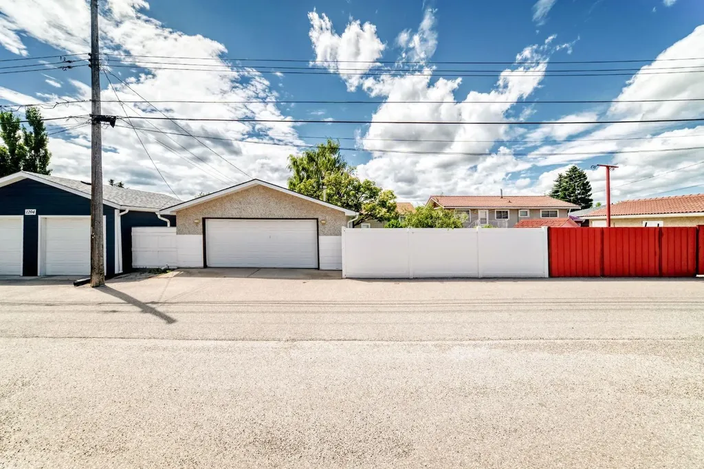 1208 Mackid Road NE Calgary AB T2E 6B1