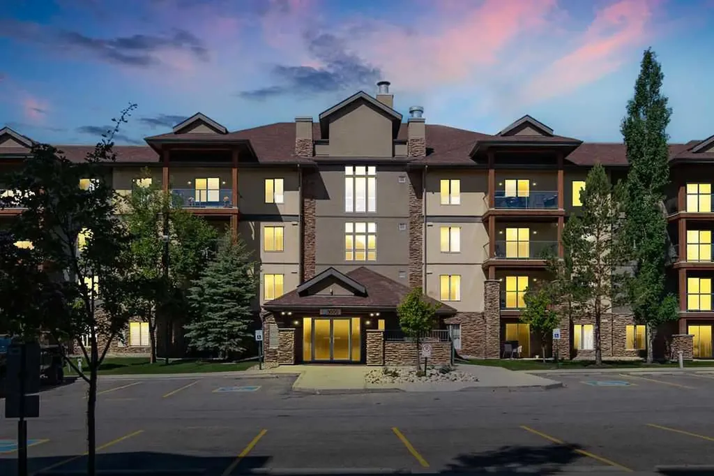 92 Crystal Shores Road Okotoks AB T1S2N1