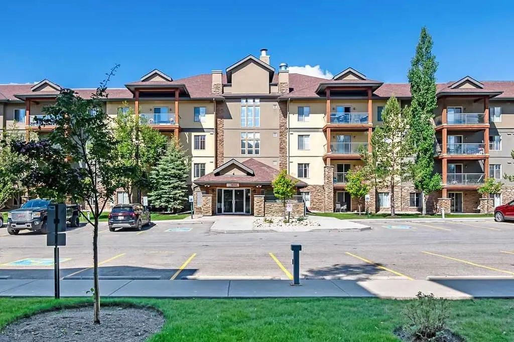 92 Crystal Shores Road Okotoks AB T1S2N1