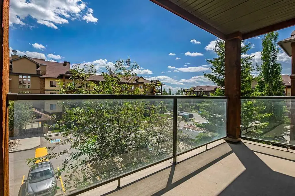 92 Crystal Shores Road Okotoks AB T1S2N1