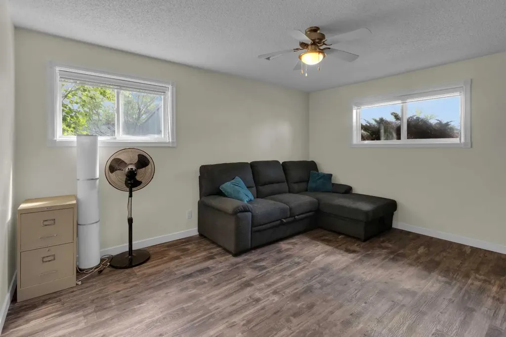 18 West Mcmanus Road Cochrane AB T4C 1L7