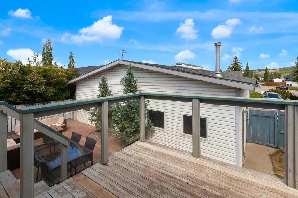 18 West Mcmanus Road Cochrane AB T4C 1L7