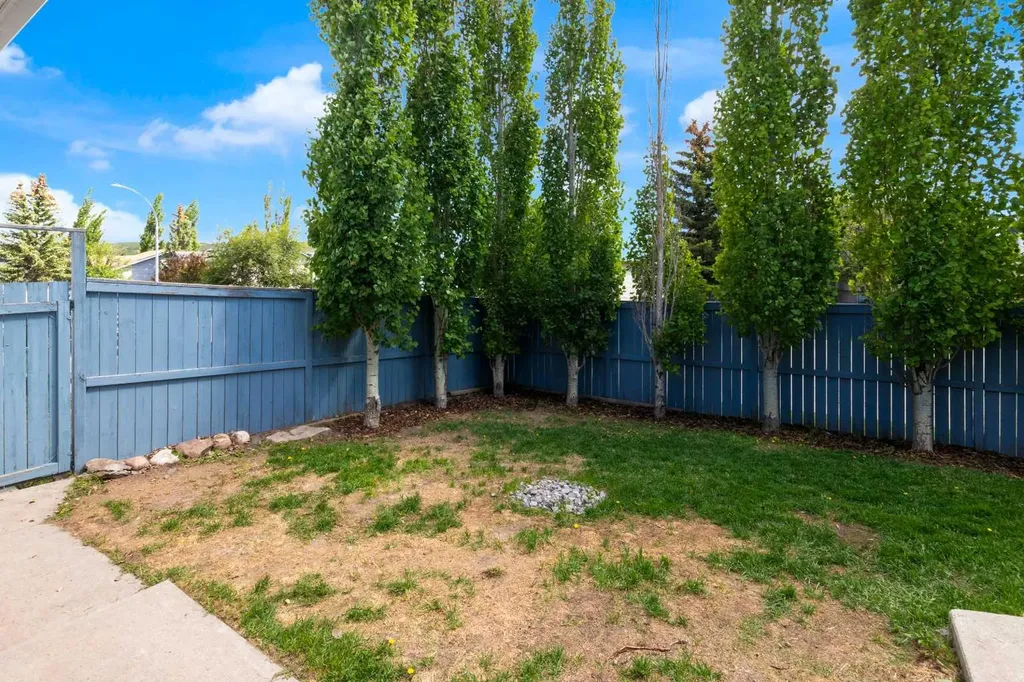 18 West Mcmanus Road Cochrane AB T4C 1L7