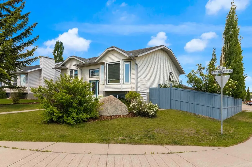 18 West Mcmanus Road Cochrane AB T4C 1L7