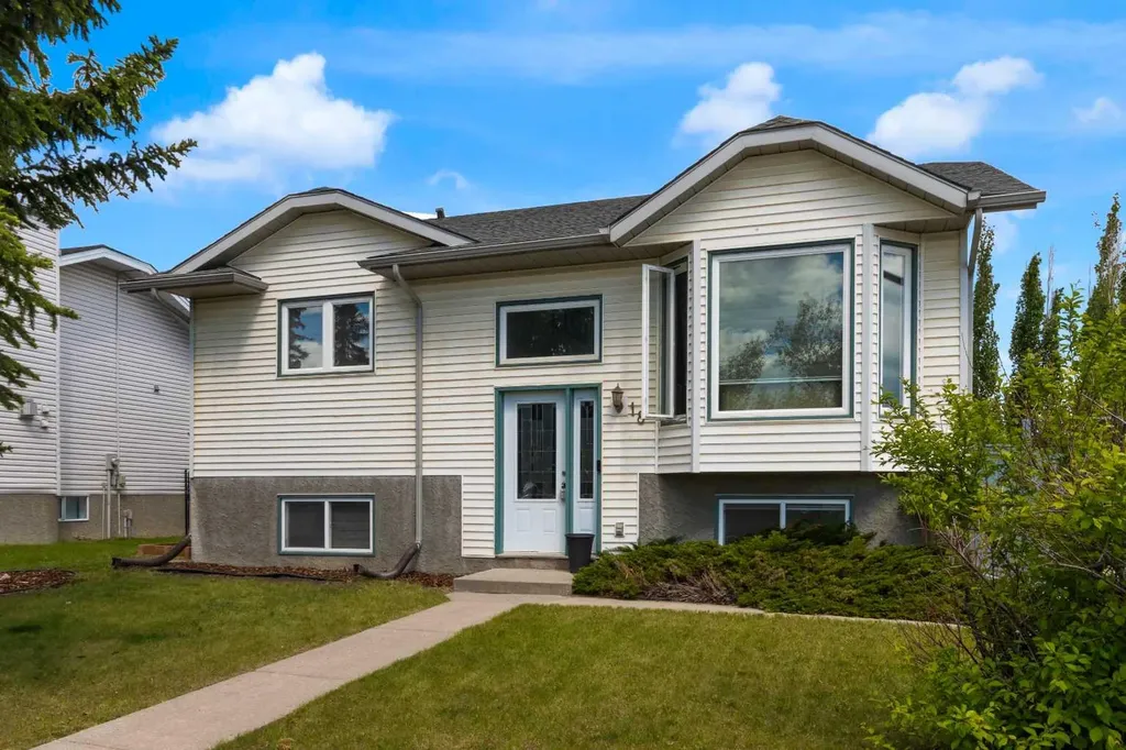 18 West Mcmanus Road Cochrane AB T4C 1L7