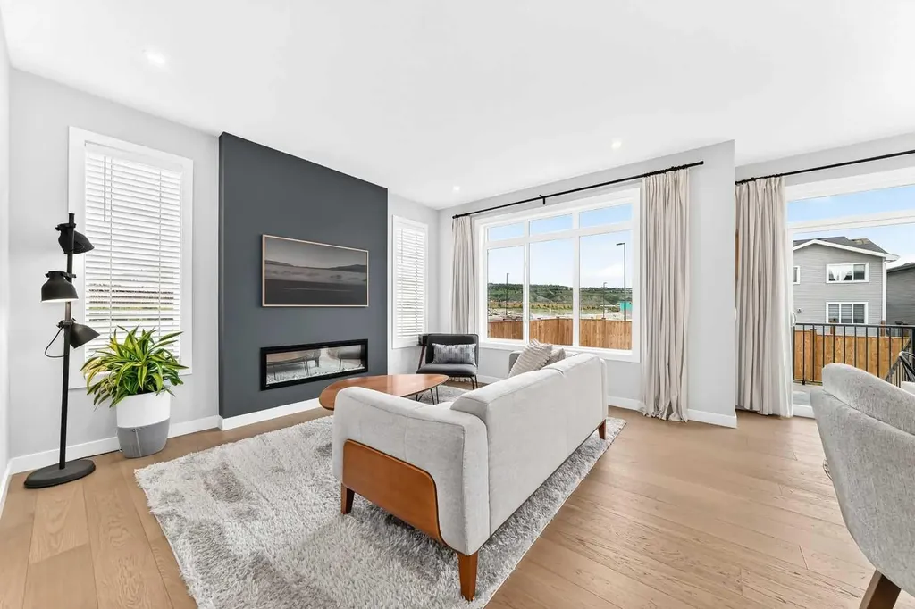 76 Shale Avenue Cochrane AB T4C3G6