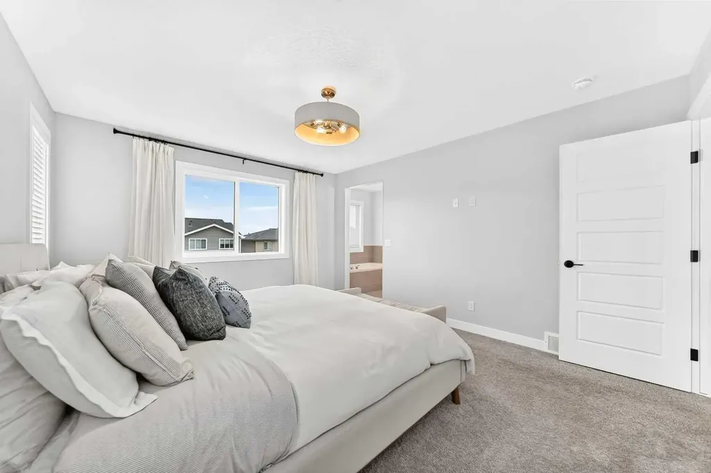 76 Shale Avenue Cochrane AB T4C3G6