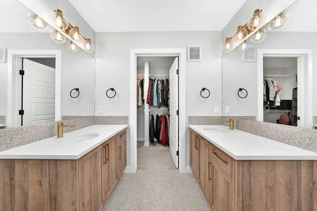 76 Shale Avenue Cochrane AB T4C3G6