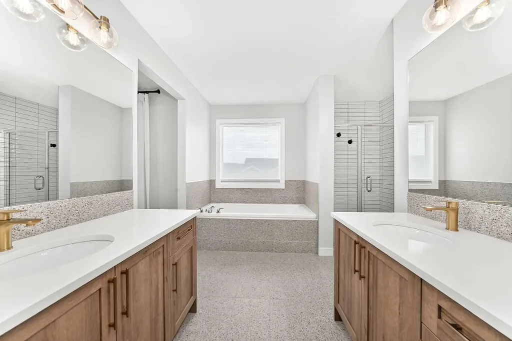 76 Shale Avenue Cochrane AB T4C3G6
