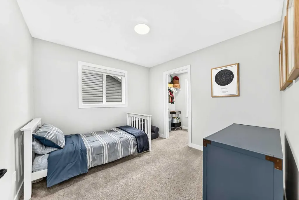 76 Shale Avenue Cochrane AB T4C3G6
