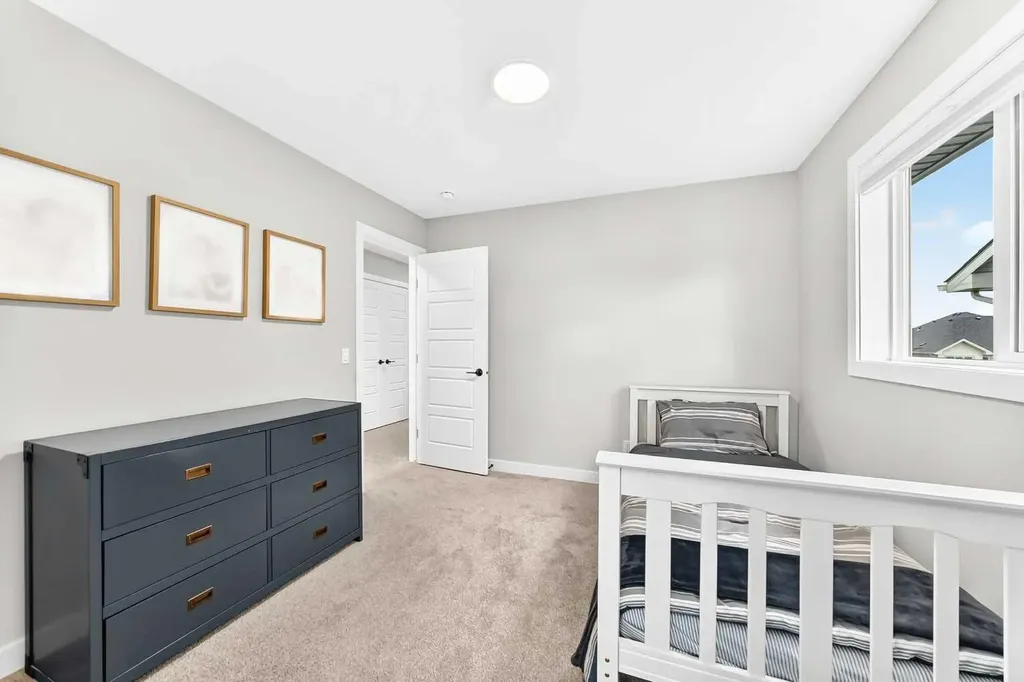 76 Shale Avenue Cochrane AB T4C3G6