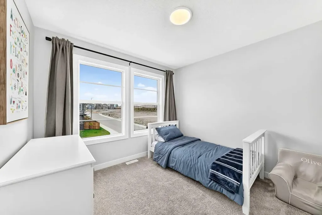 76 Shale Avenue Cochrane AB T4C3G6