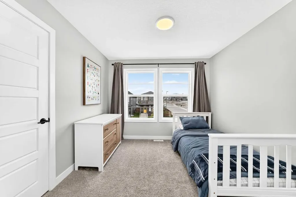 76 Shale Avenue Cochrane AB T4C3G6