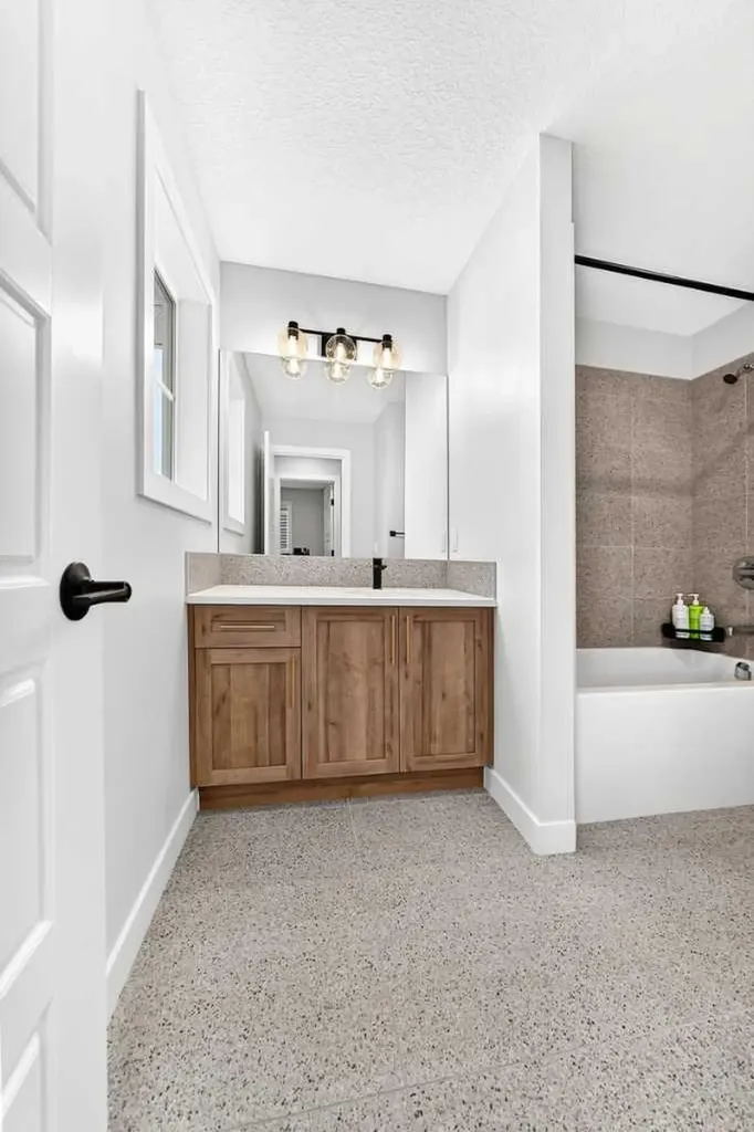 76 Shale Avenue Cochrane AB T4C3G6