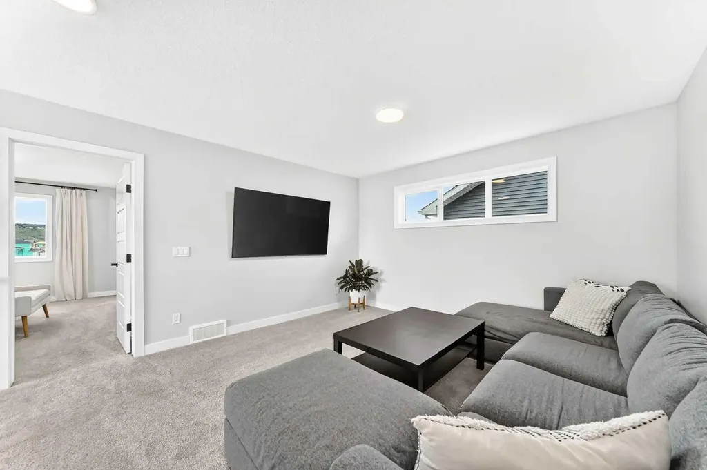 76 Shale Avenue Cochrane AB T4C3G6