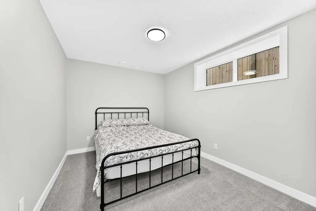 76 Shale Avenue Cochrane AB T4C3G6