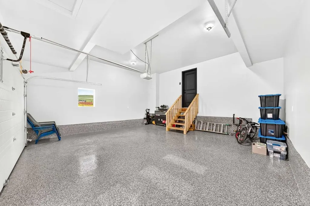 76 Shale Avenue Cochrane AB T4C3G6