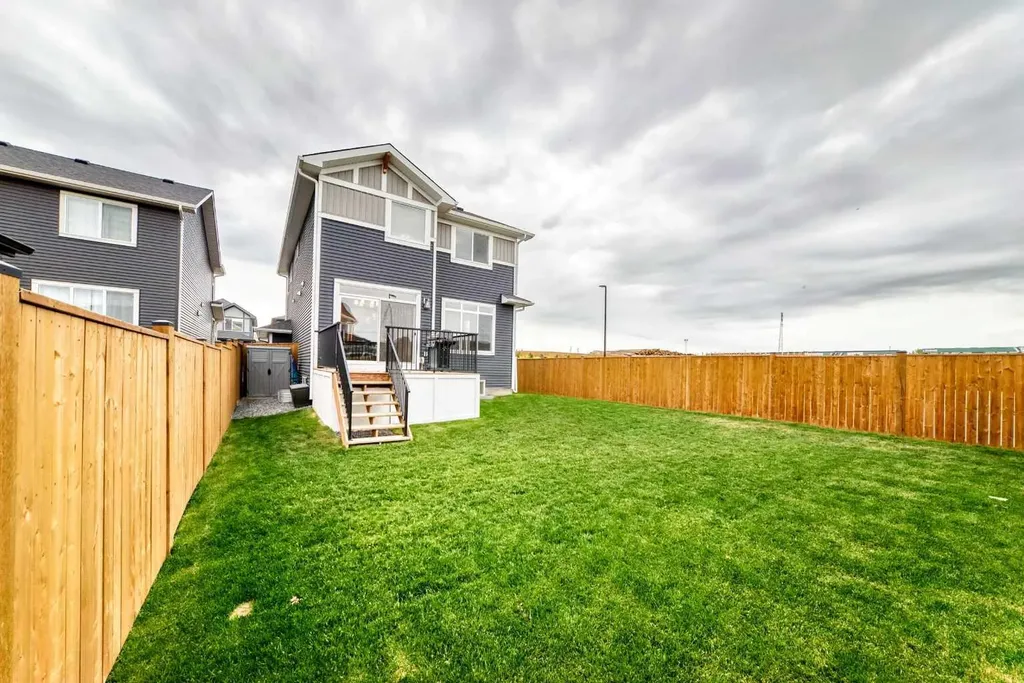 76 Shale Avenue Cochrane AB T4C3G6