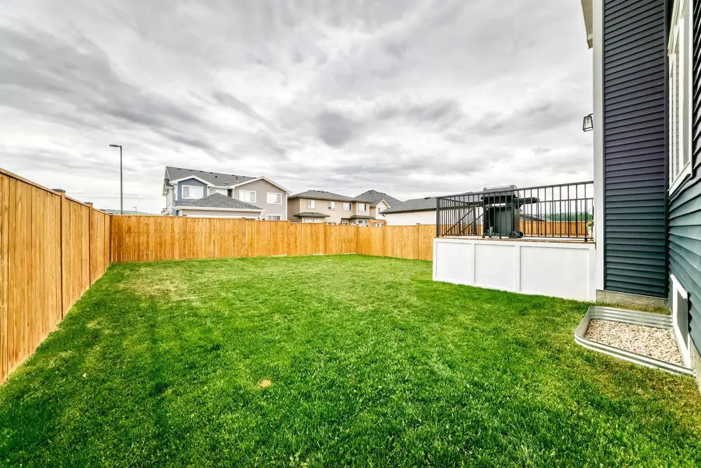 76 Shale Avenue Cochrane AB T4C3G6