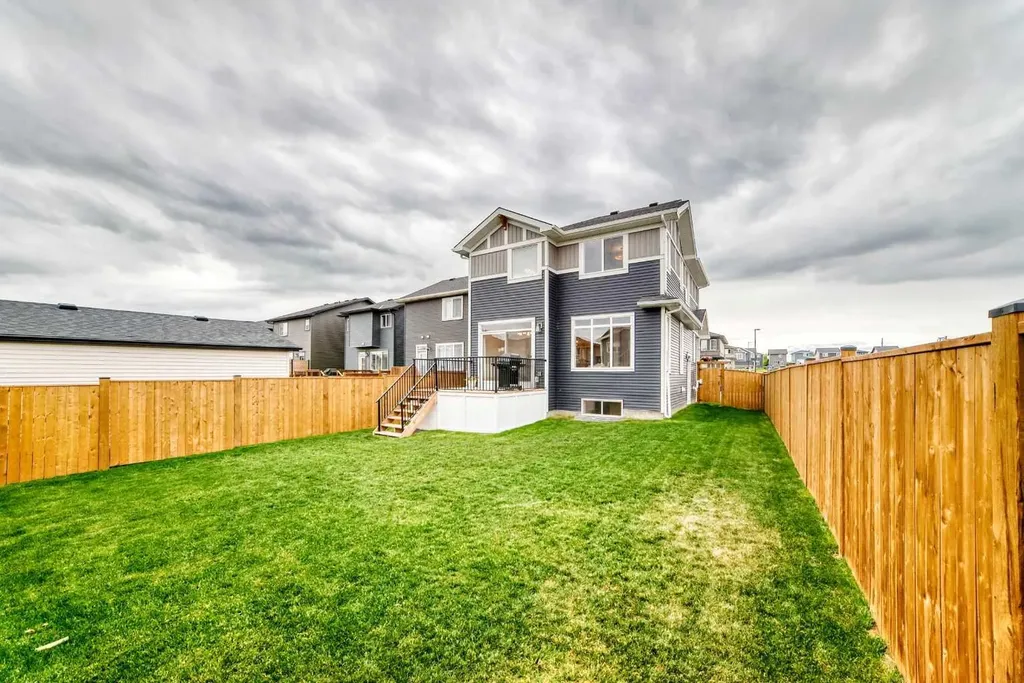 76 Shale Avenue Cochrane AB T4C3G6