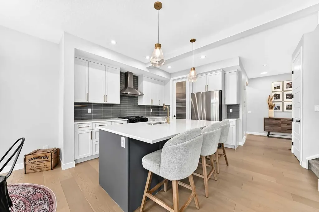 76 Shale Avenue Cochrane AB T4C3G6