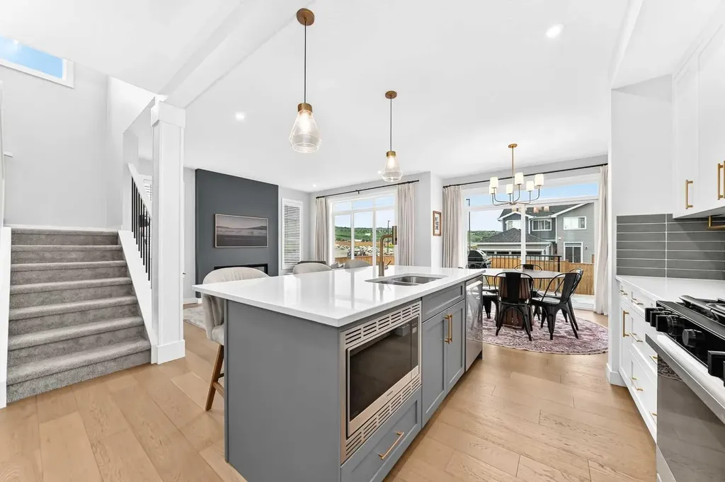 76 Shale Avenue Cochrane AB T4C3G6