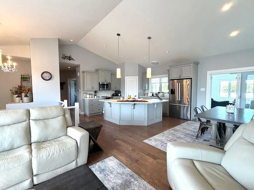 718 24 Street Wainwright AB T9W 0B6
