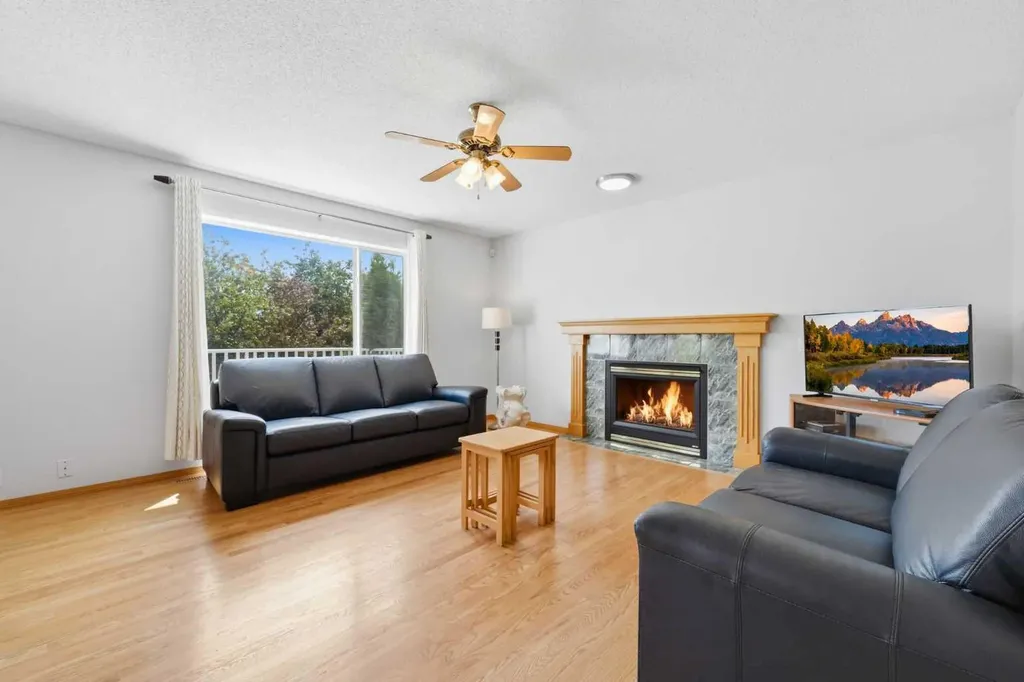 67 Sienna Heights Way SW Calgary AB T3H 3T6