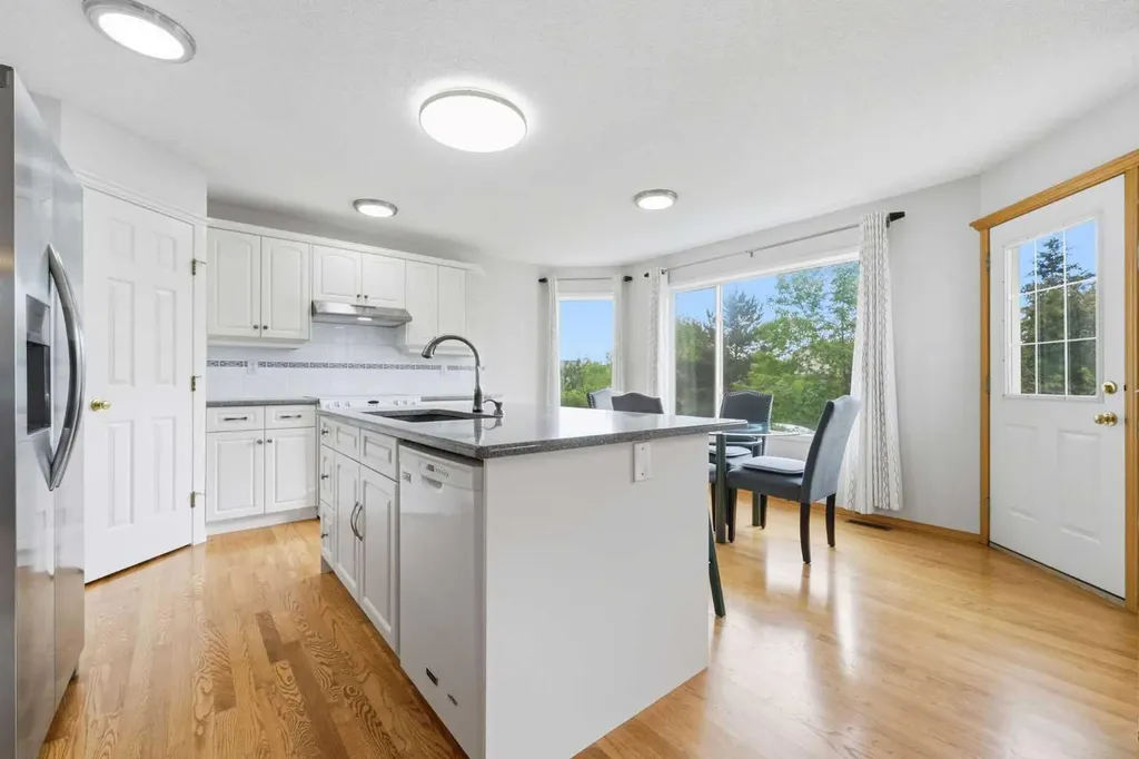 67 Sienna Heights Way SW Calgary AB T3H 3T6