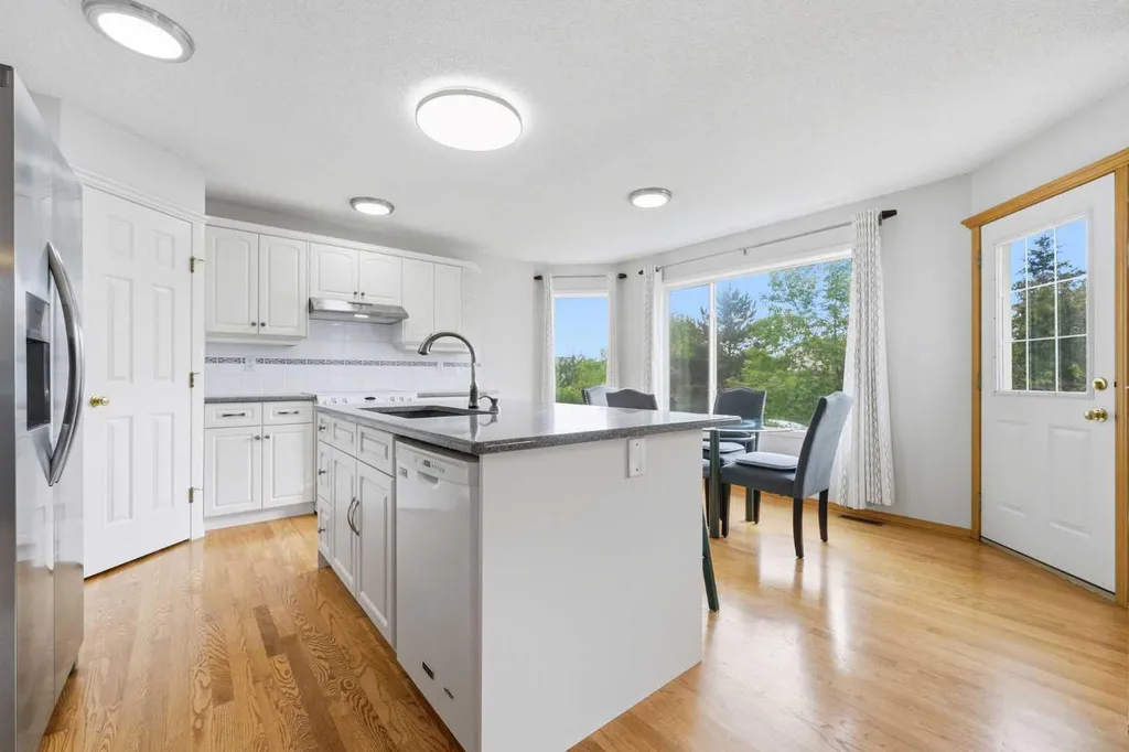 67 Sienna Heights Way SW Calgary AB T3H 3T6