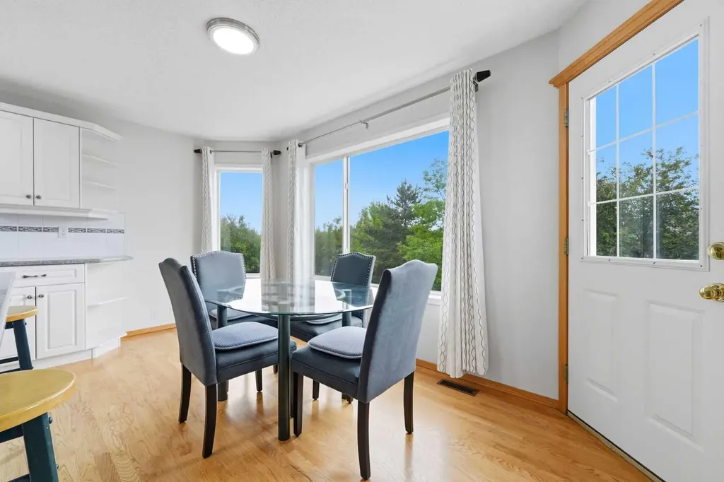 67 Sienna Heights Way SW Calgary AB T3H 3T6