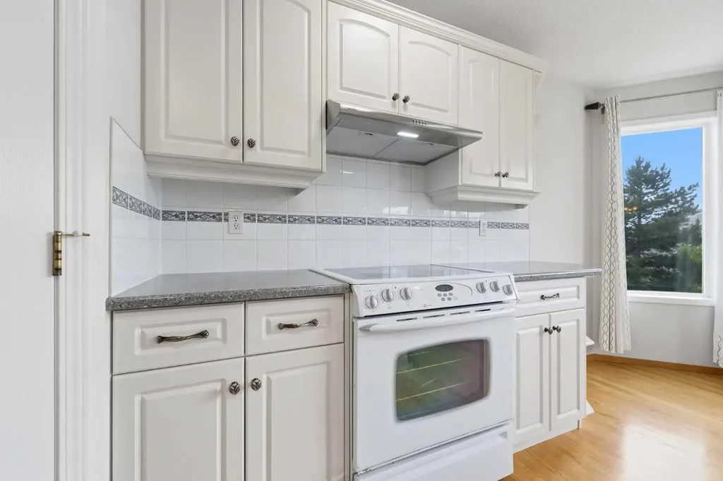 67 Sienna Heights Way SW Calgary AB T3H 3T6