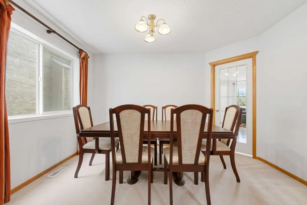 67 Sienna Heights Way SW Calgary AB T3H 3T6
