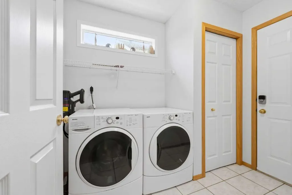 67 Sienna Heights Way SW Calgary AB T3H 3T6