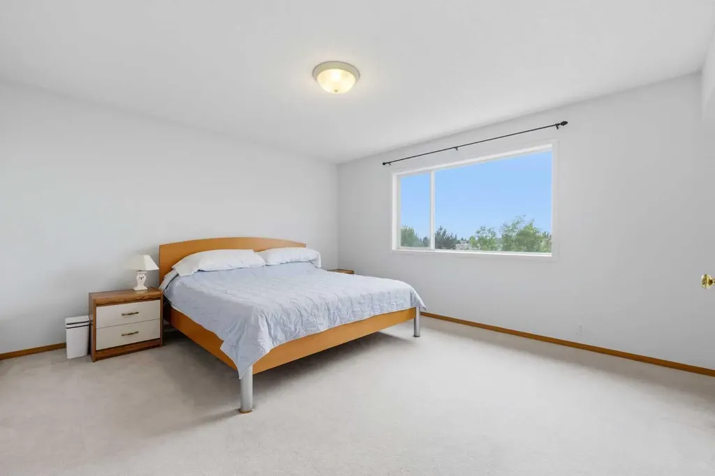 67 Sienna Heights Way SW Calgary AB T3H 3T6