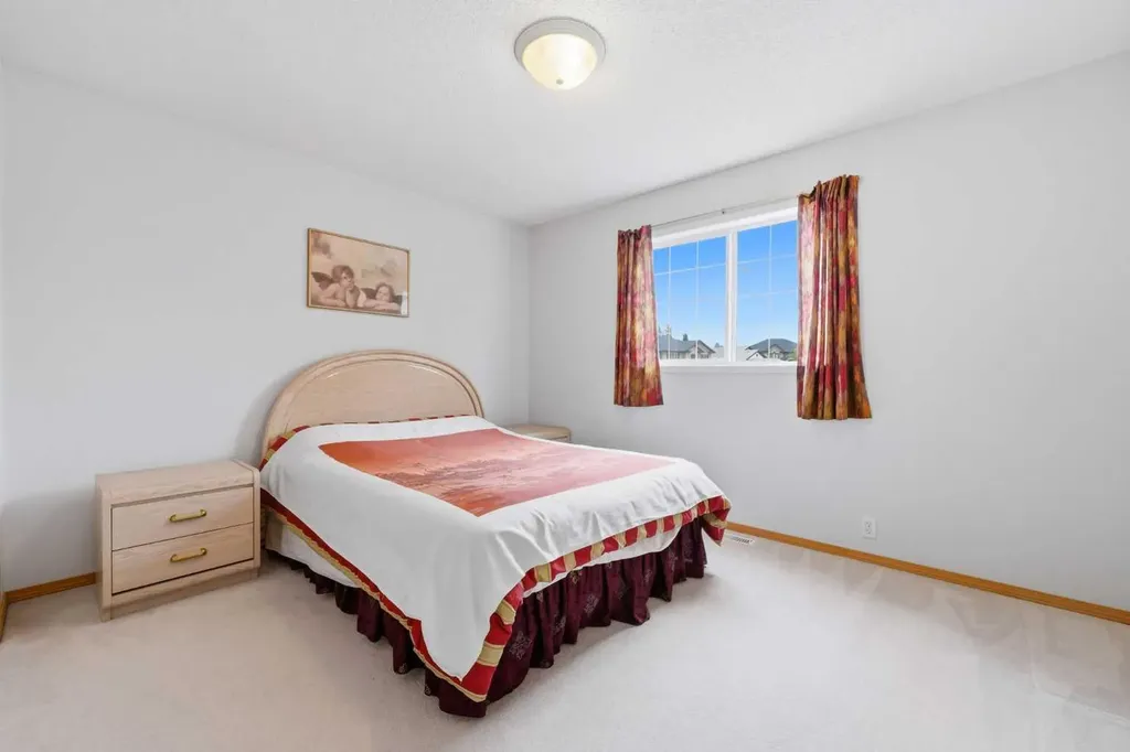 67 Sienna Heights Way SW Calgary AB T3H 3T6