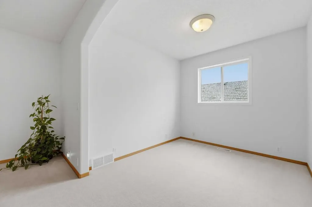 67 Sienna Heights Way SW Calgary AB T3H 3T6