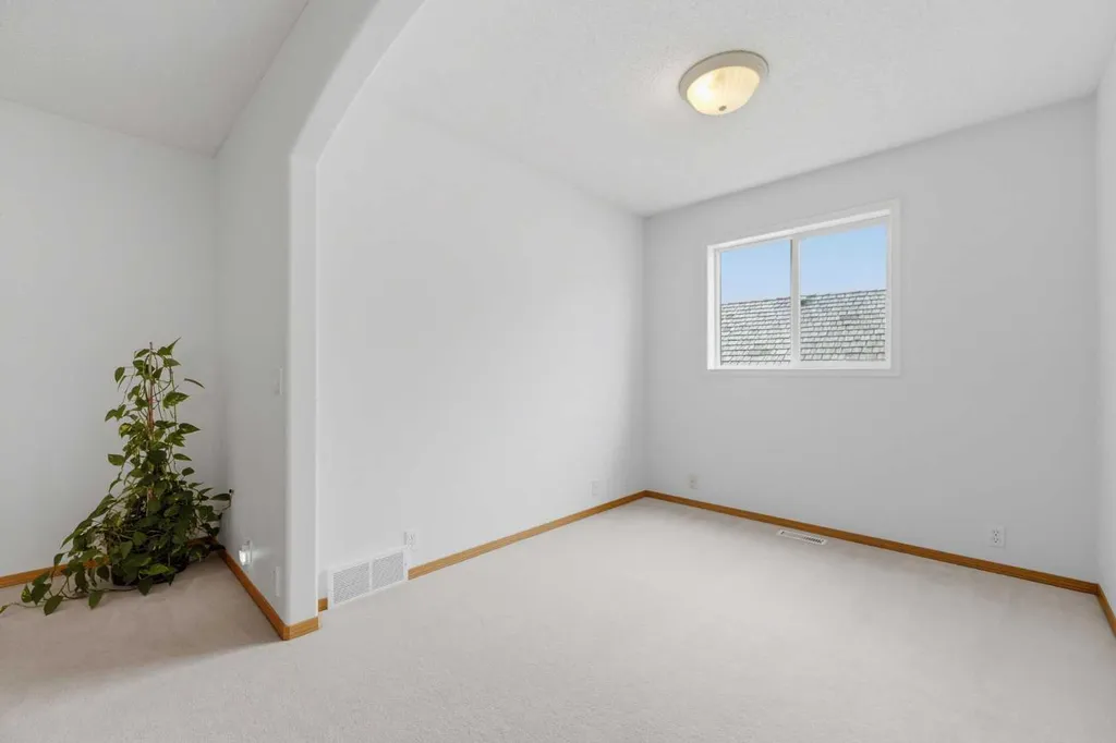 67 Sienna Heights Way SW Calgary AB T3H 3T6